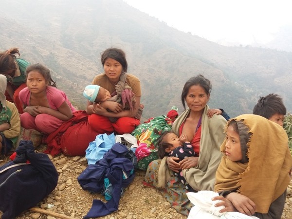 चेपाङ परिवारलाई खाद्यान्न सहयोग